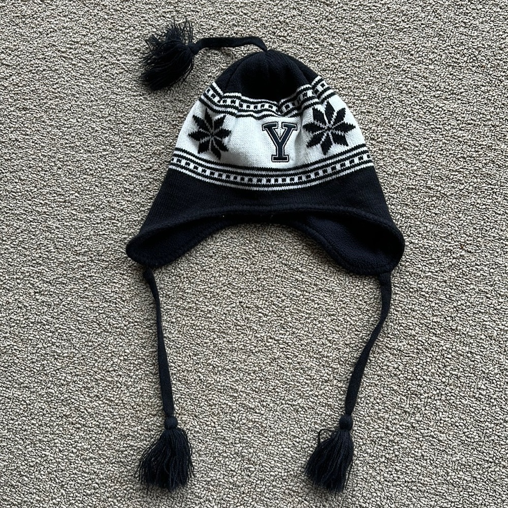 New Yale University logo Pom Pom fleece lined intarsia fair isle knit beanie hat